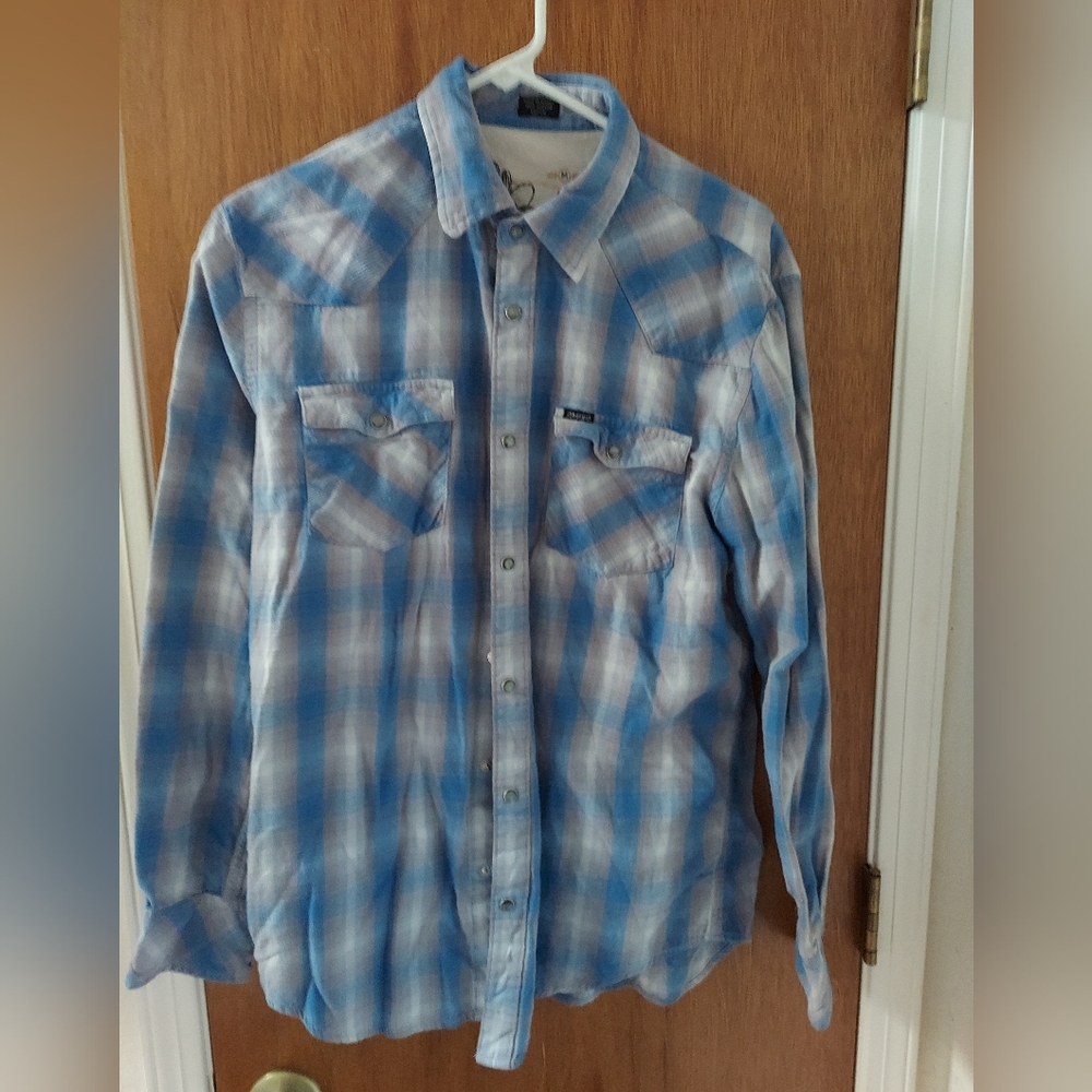 Bullhead men's cowboy shirt. Complete with pearl buttons
